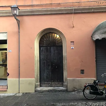 Esclusivo Con Torre / Altana Bolonya