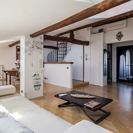 Esclusivo Con Torre / Altana Daire *